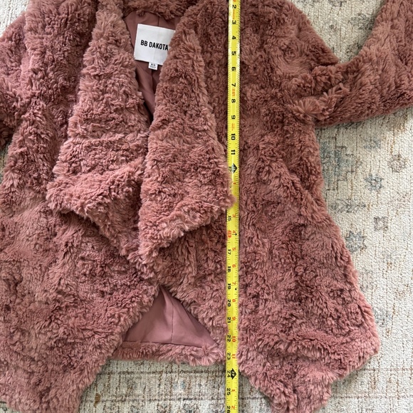 Trend alert Faux fur BB Dakota Drape Front Textured Coat Womens XS pink mauve - Picture 8 of 9